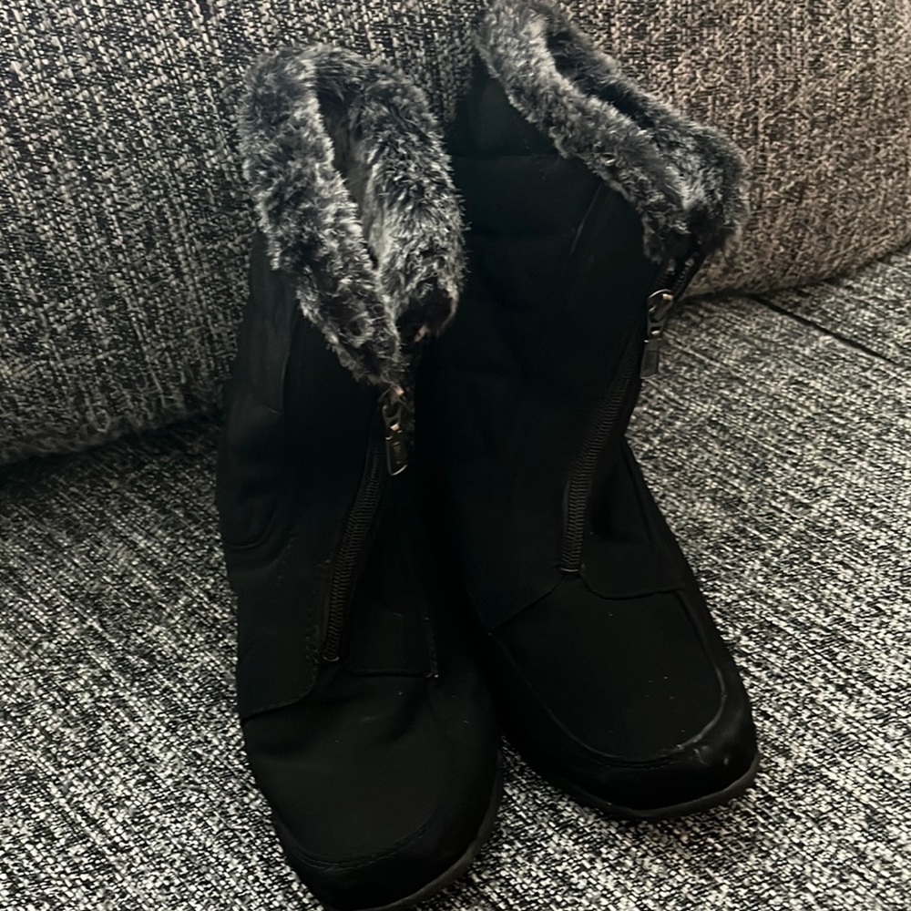Snow boots